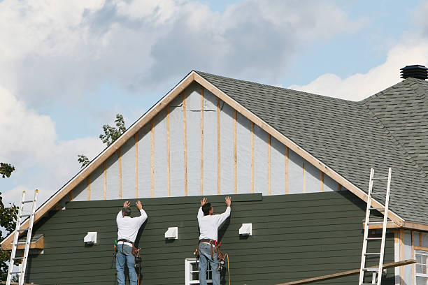 Professional Siding Installation technician working in Allen, TX